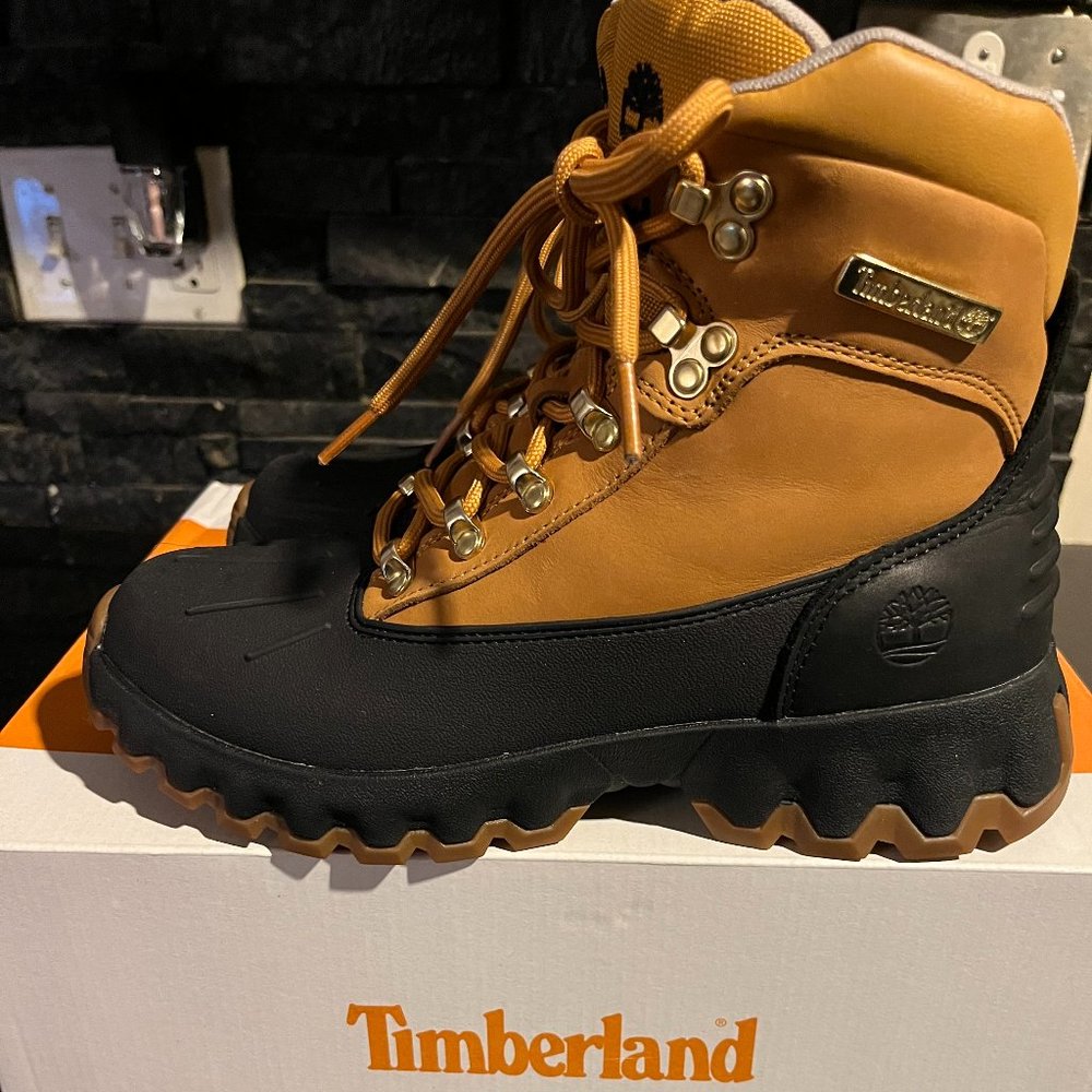 Timberland Men's EDGE  Wheat Nubuck Boots.  Mens size 8.5 M